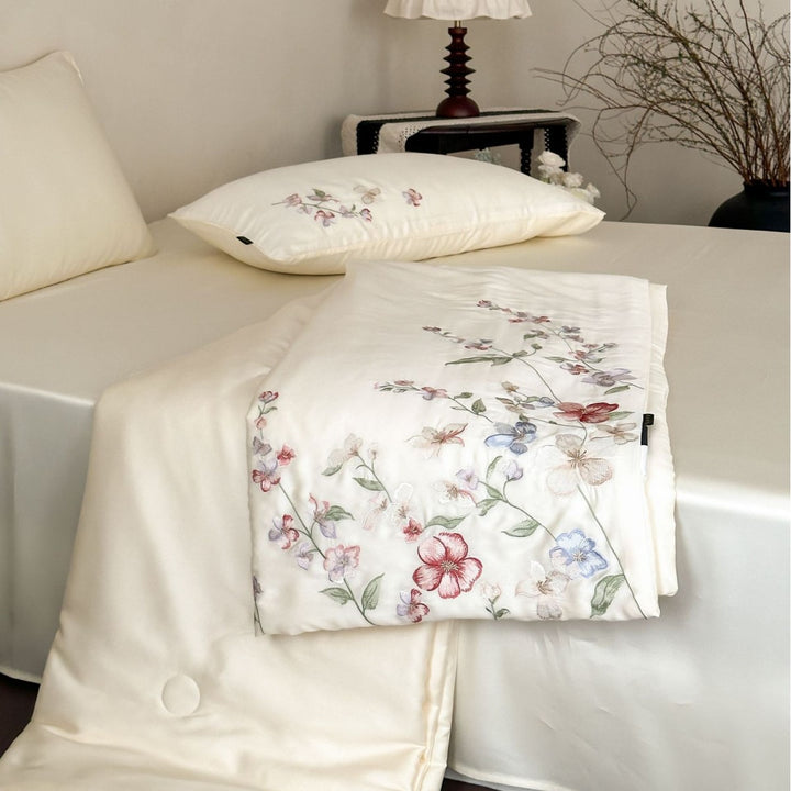 Luxuriöses Bettwäscheset aus Baumwollsatin mit tonaler Blumenstickerei und Hotelverschluss