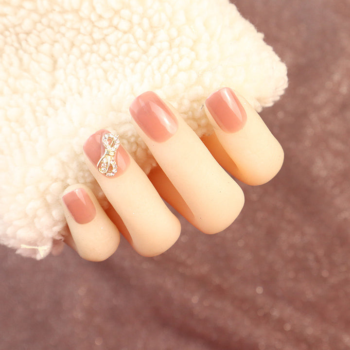 Elegantes Press-On Nagelset mit Strassbogen