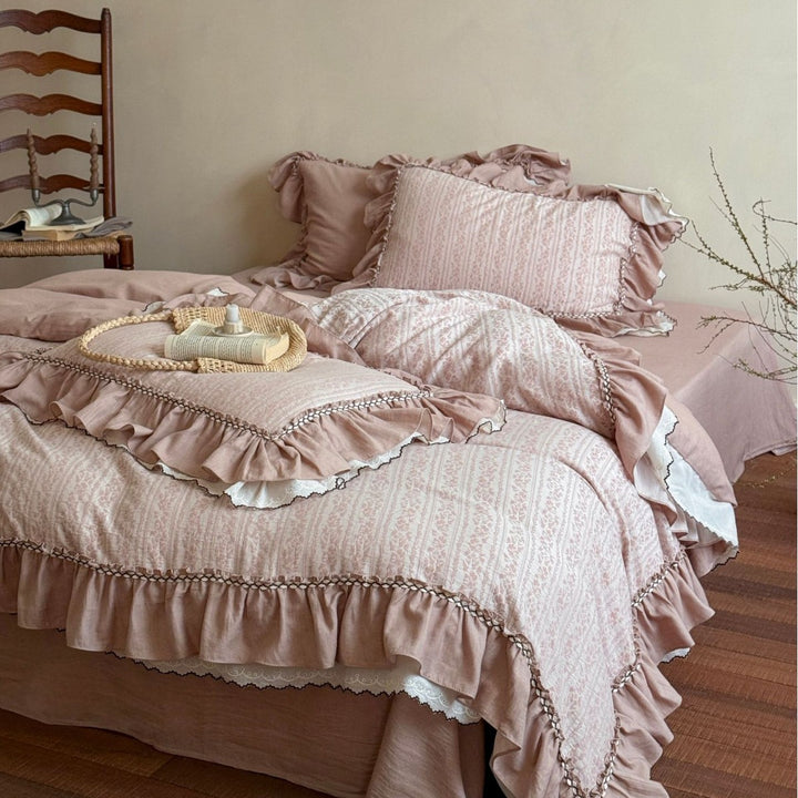 Bettwäsche-Set mit Vintage-Rüschen, Wendebezug und leichter Steppdecke