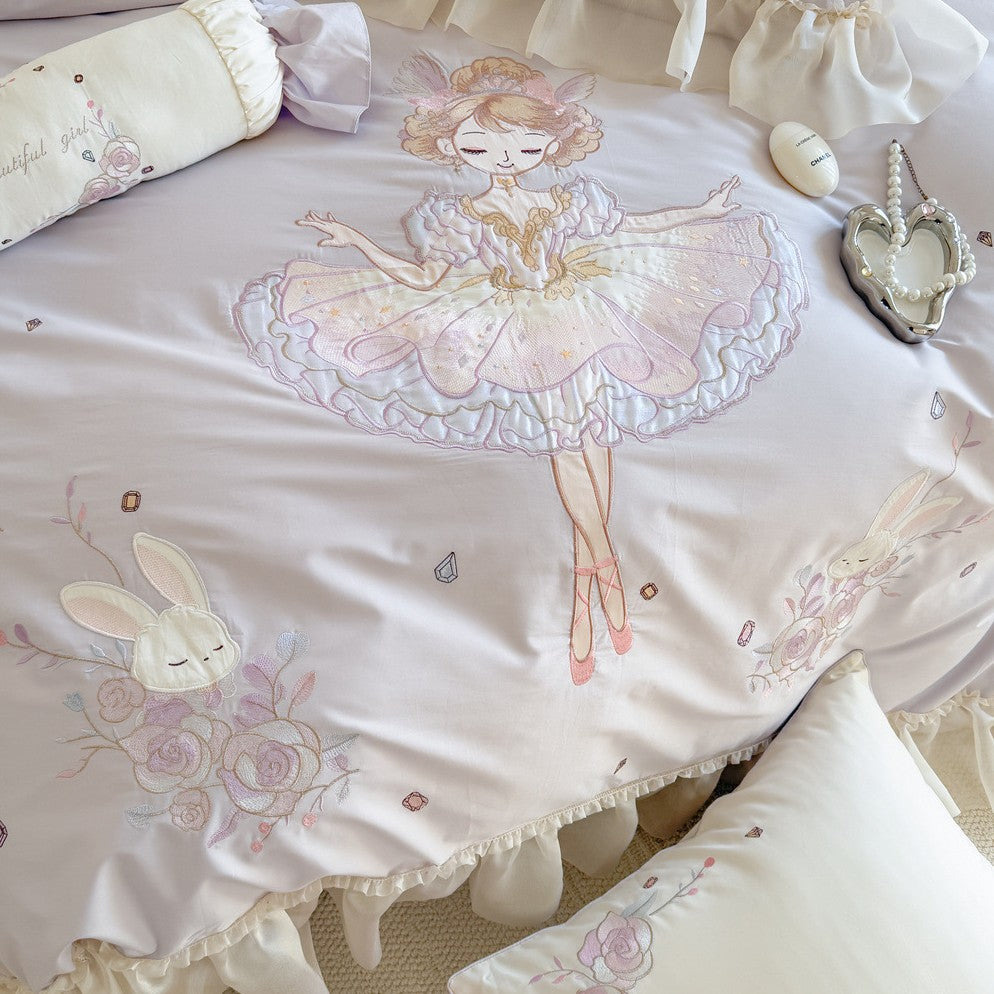 Romantische Bettwäschegarnitur mit Ballerina‑Motiv, Volants und Zierrolle