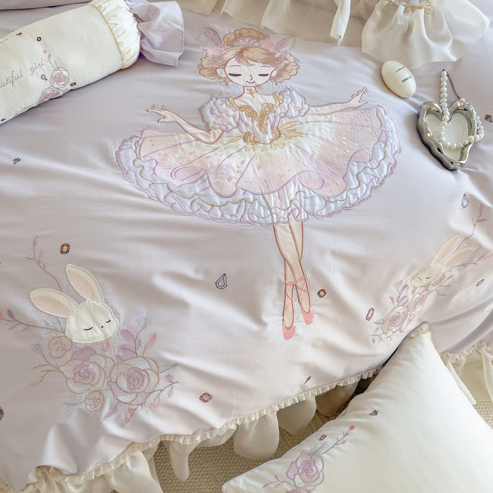 Romantische Bettwäschegarnitur mit Ballerina‑Motiv, Volants und Zierrolle