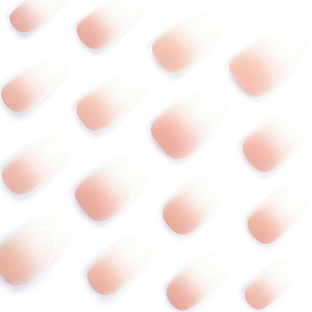 Elegante Gel-Nägel mit mattem Finish Karnz