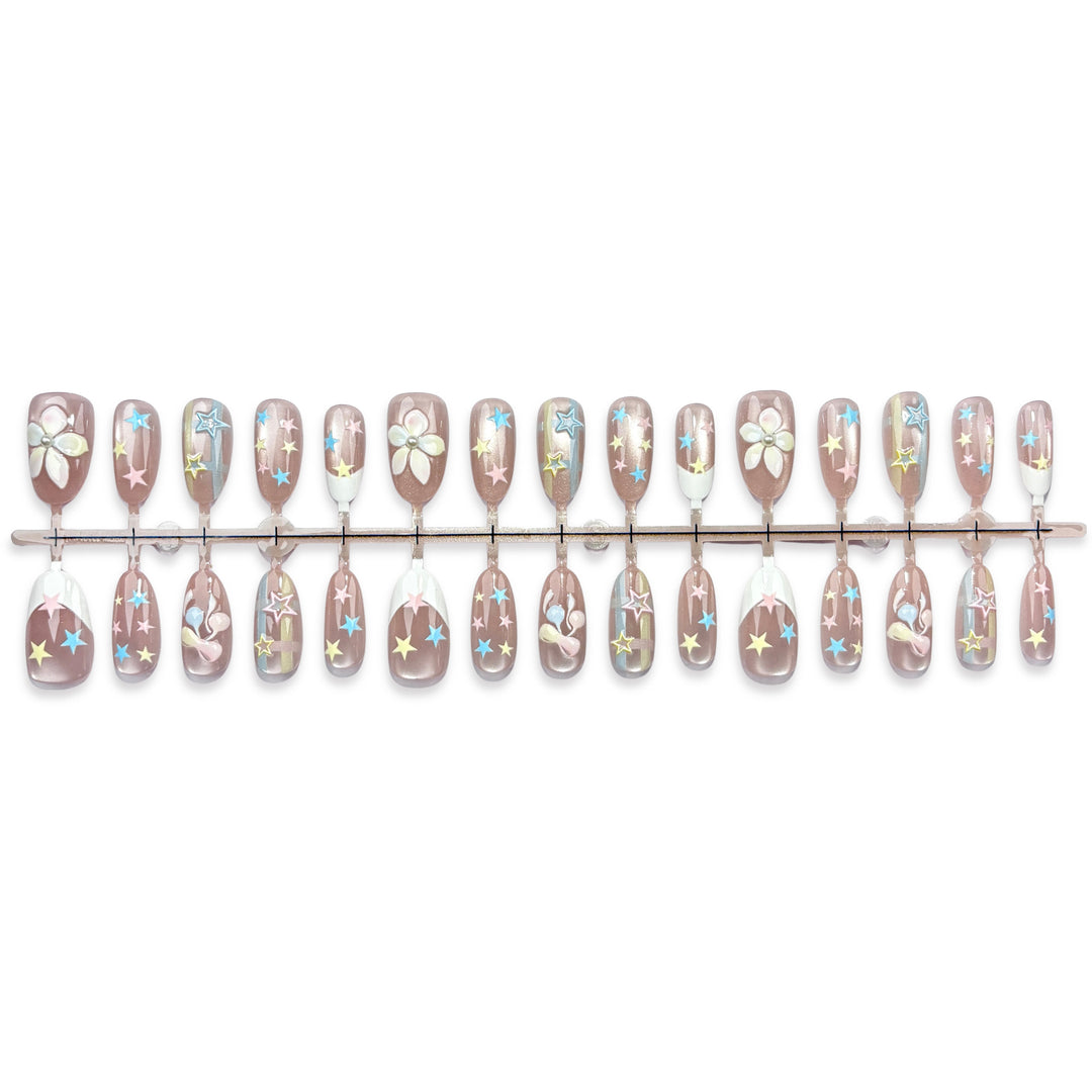 Kunstnail Press-On Set mit Stern- und Blumendesigns