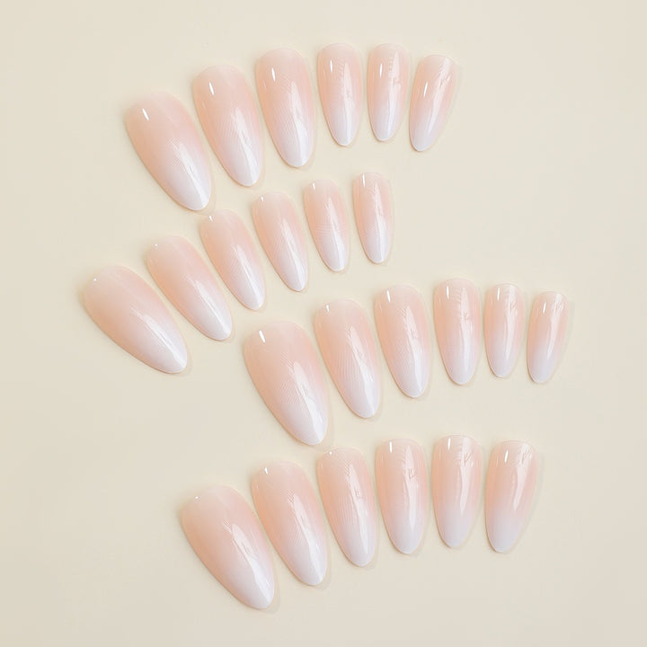 Kunstnagelset mit elegantem Ombre-Effekt Karnz