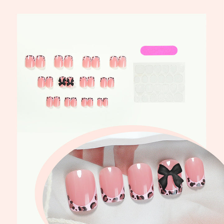 Dekoratives Press-On Nagelkunst-Set mit einzigartigen Schleifen- und Leopardenakzenten Karnz