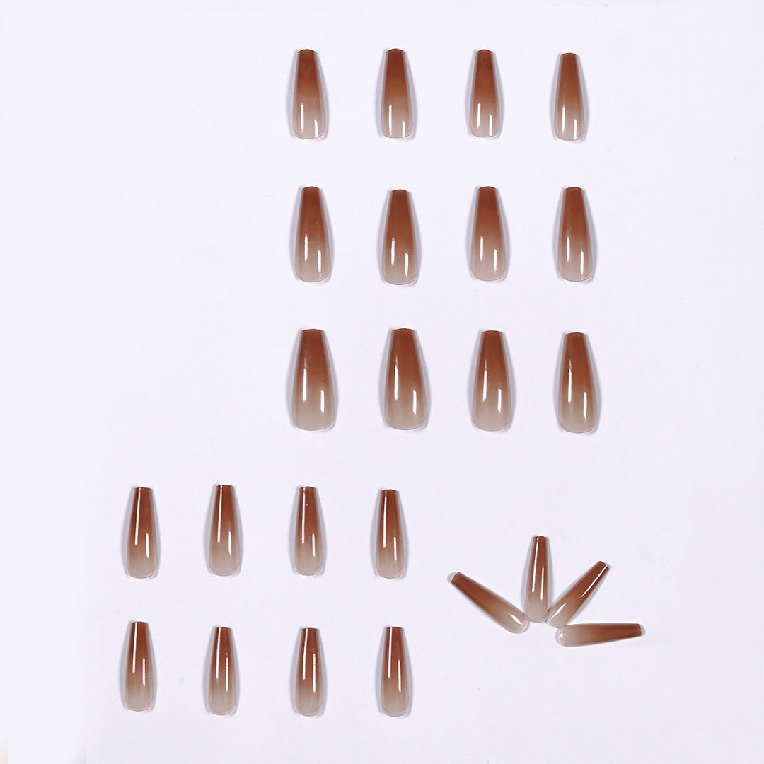 Luxuriöse Kunstnägel im modernen Stiletto-Design Karnz