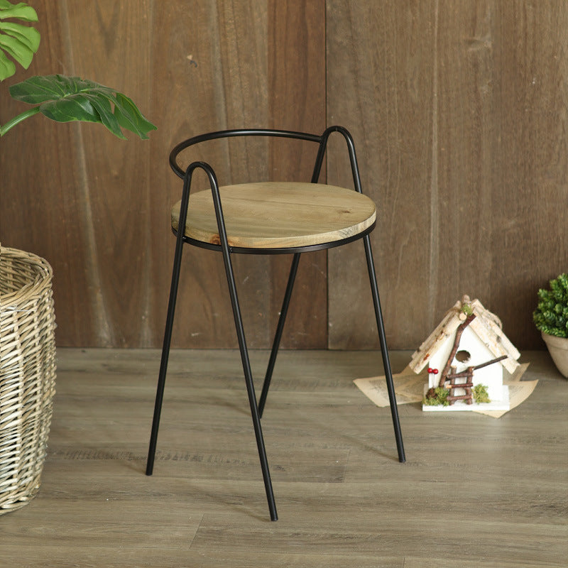 Moderner Hocker mit Holzsitz und Metallgestell Karnz