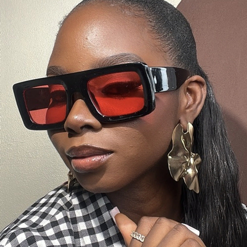 Damen modische quadratische Sonnenbrille mit robustem Rahmen und schützenden Gläsern Karnz