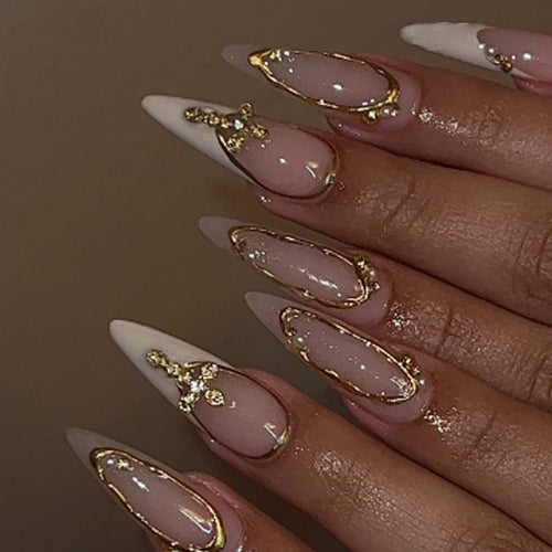 Kunstnagelset mit luxuriösem Glitzer und eleganten Formen Karnz