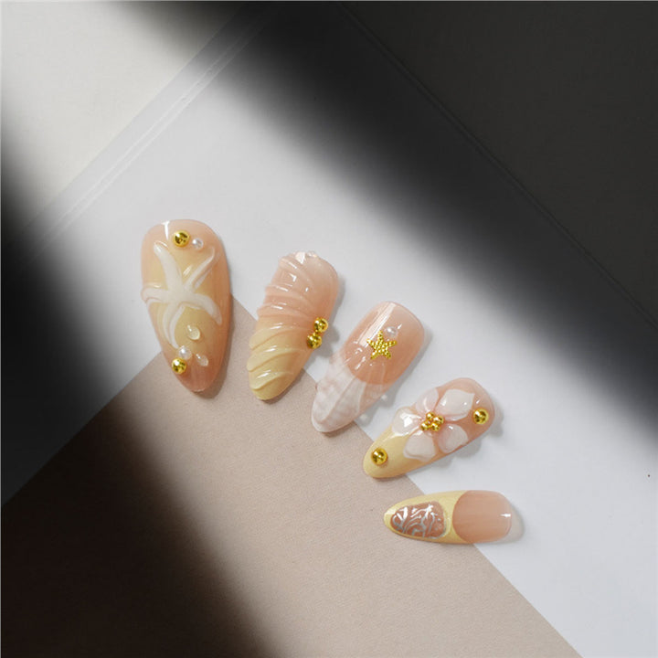 Elegantes Blumendesign-Nagelset Karnz
