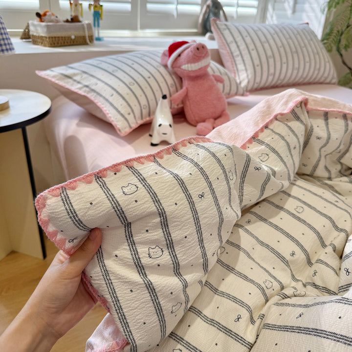 Gepatchtes Blumenstreifen-Bettüberwurf-Set mit handgehäkeltem Rand