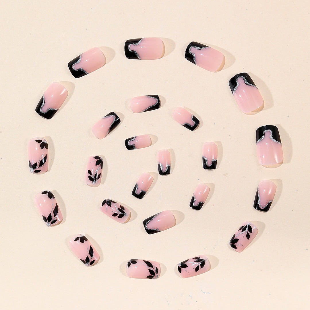 Elegante floral akzentuierte Nagelkunst Karnz