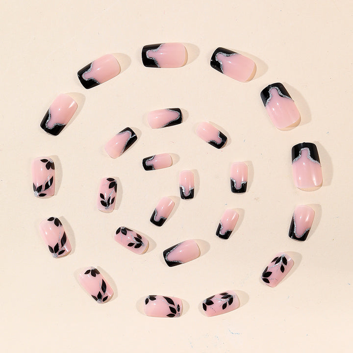Elegante floral akzentuierte Nagelkunst Karnz