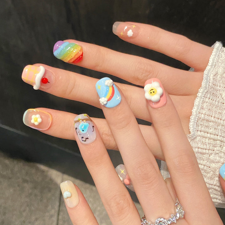 Verspieltes Druck-on-Nagelkunst-Set mit Cartoon-Designs