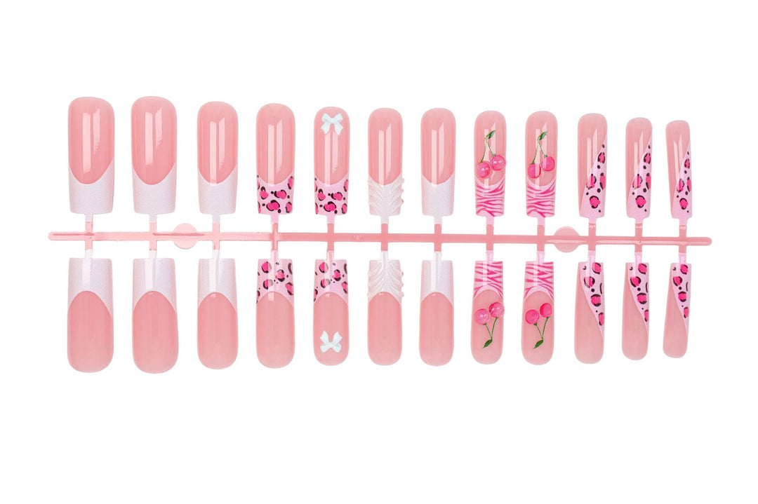 Kunstnagelset mit verspielten Motiven Karnz