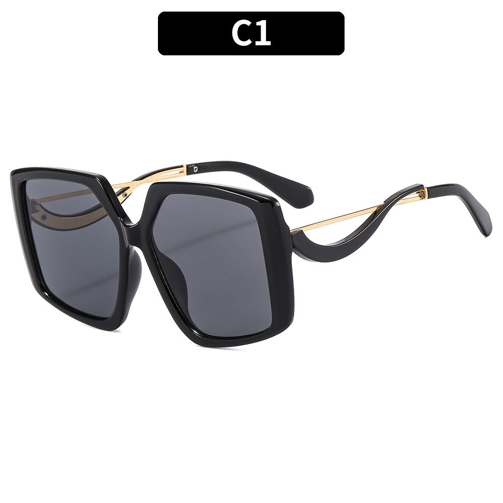 Oversized quadratische Sonnenbrille mit goldenen Akzenten