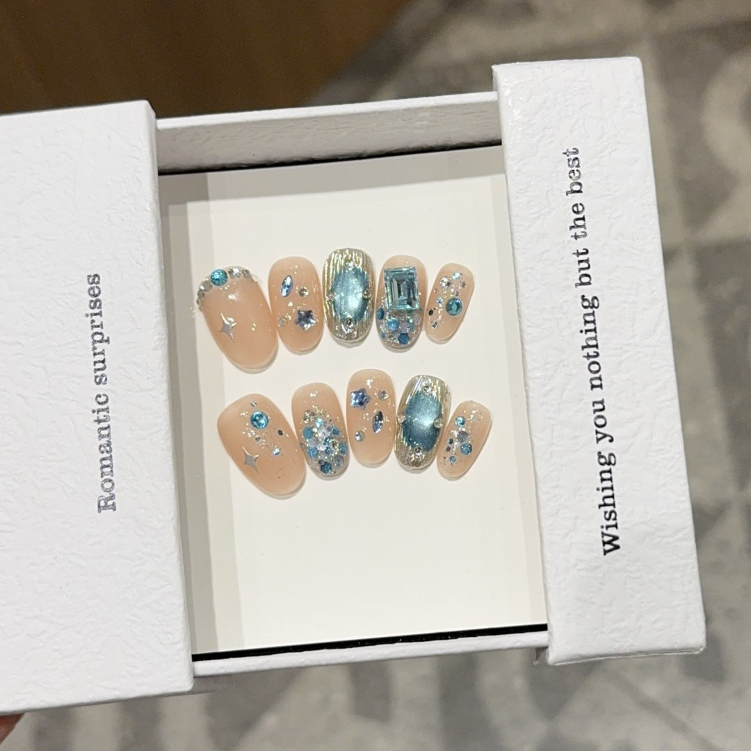 Glamouröse Kunstnagelspitzen mit Geschmücktem Design Karnz