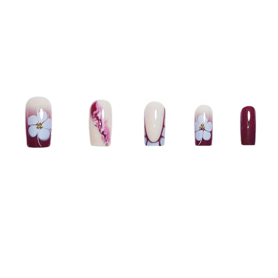 Künstlerische Gel-Nagelverlängerungen mit floralem Design Karnz