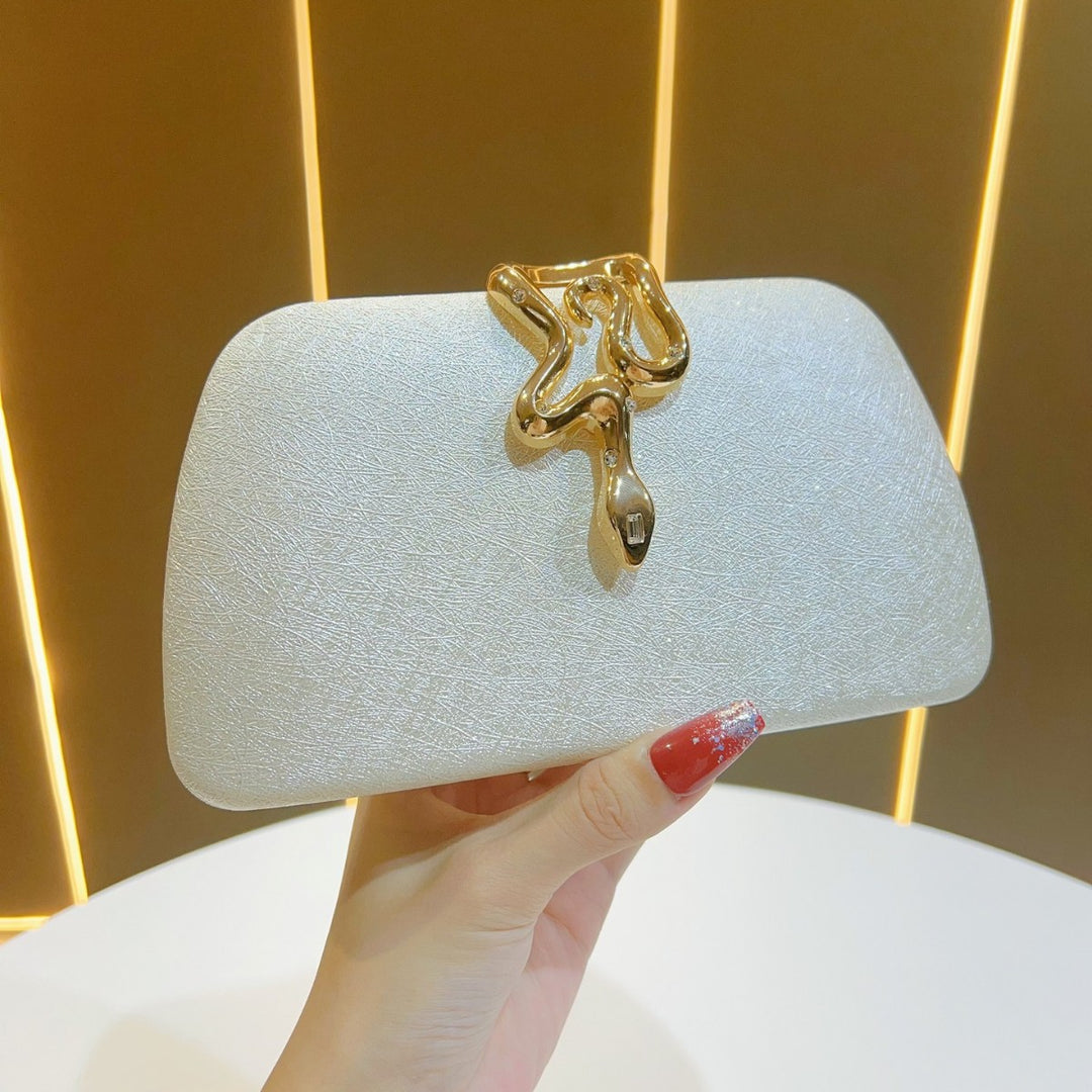 Elegante strukturierte Abend-Clutch
