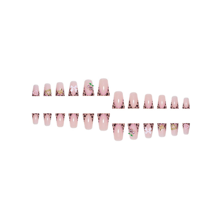 Künstlerische Nagelkunst Karnz