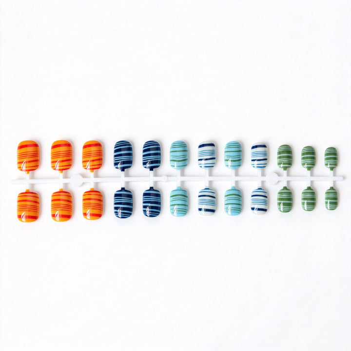 Gestreiftes Nagelkunstdesign