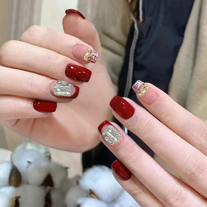 Elegante Nagelkunst mit Glanzfinish Karnz
