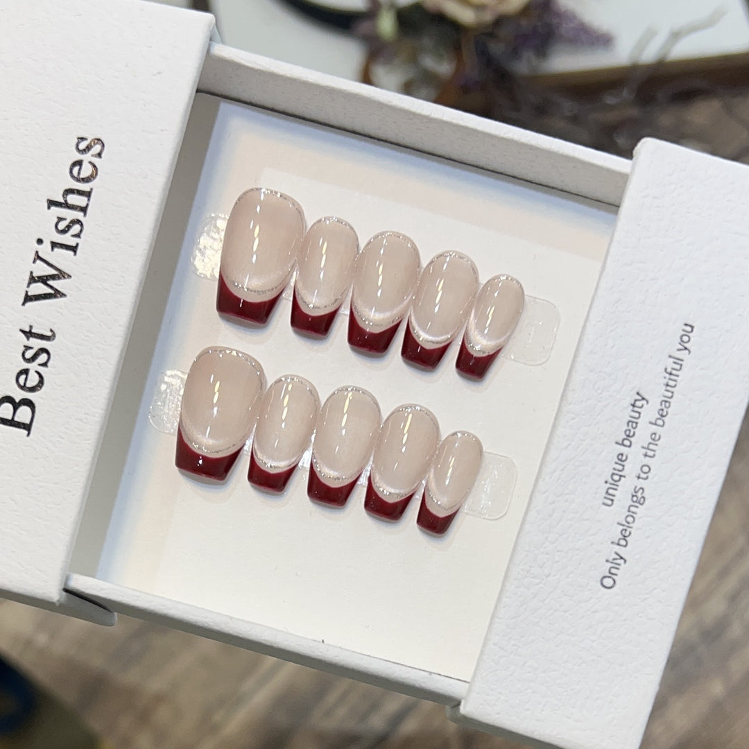 Künstlerisches Gel Press-On Nagelset mit eleganten französischen Spitzen Karnz