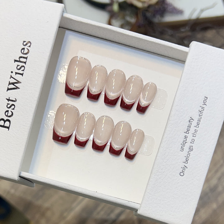 Künstlerisches Gel Press-On Nagelset mit eleganten französischen Spitzen Karnz