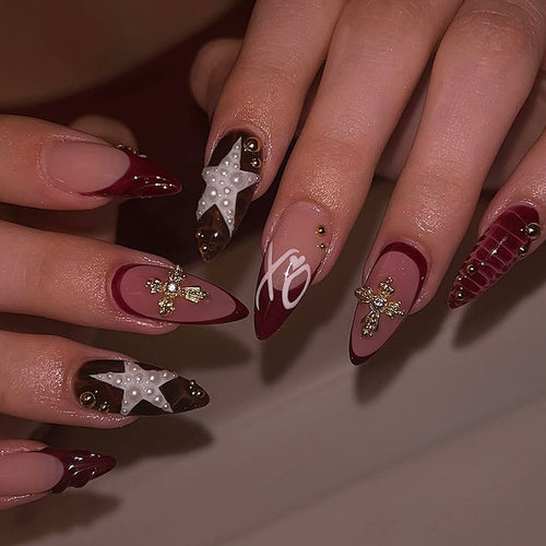 Premium Dekorative Press-On Nagelset mit Glamourösen Akzenten Karnz