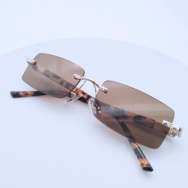 Damen modische rechteckige Sonnenbrille mit einzigartigem Gestaltungsmerkmal Karnz