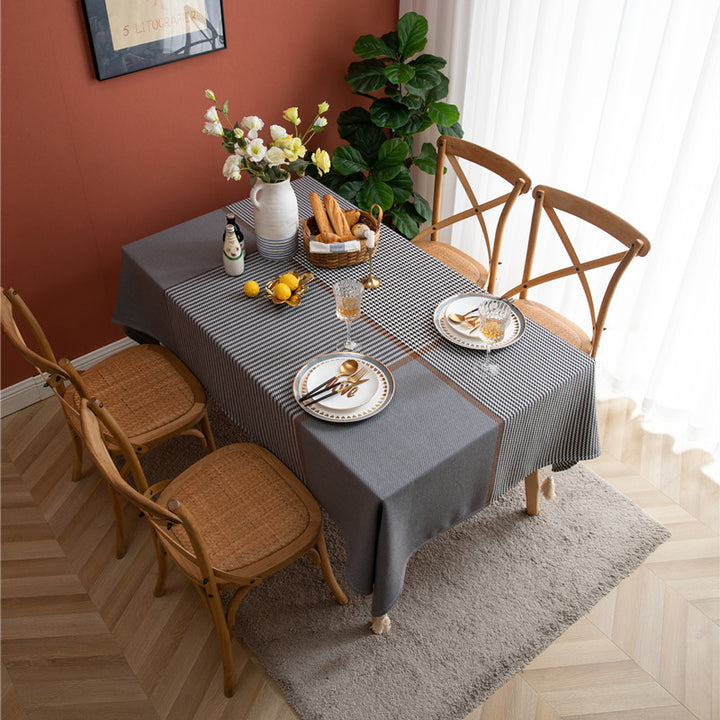 Elegante gestreifte Tischdecke
