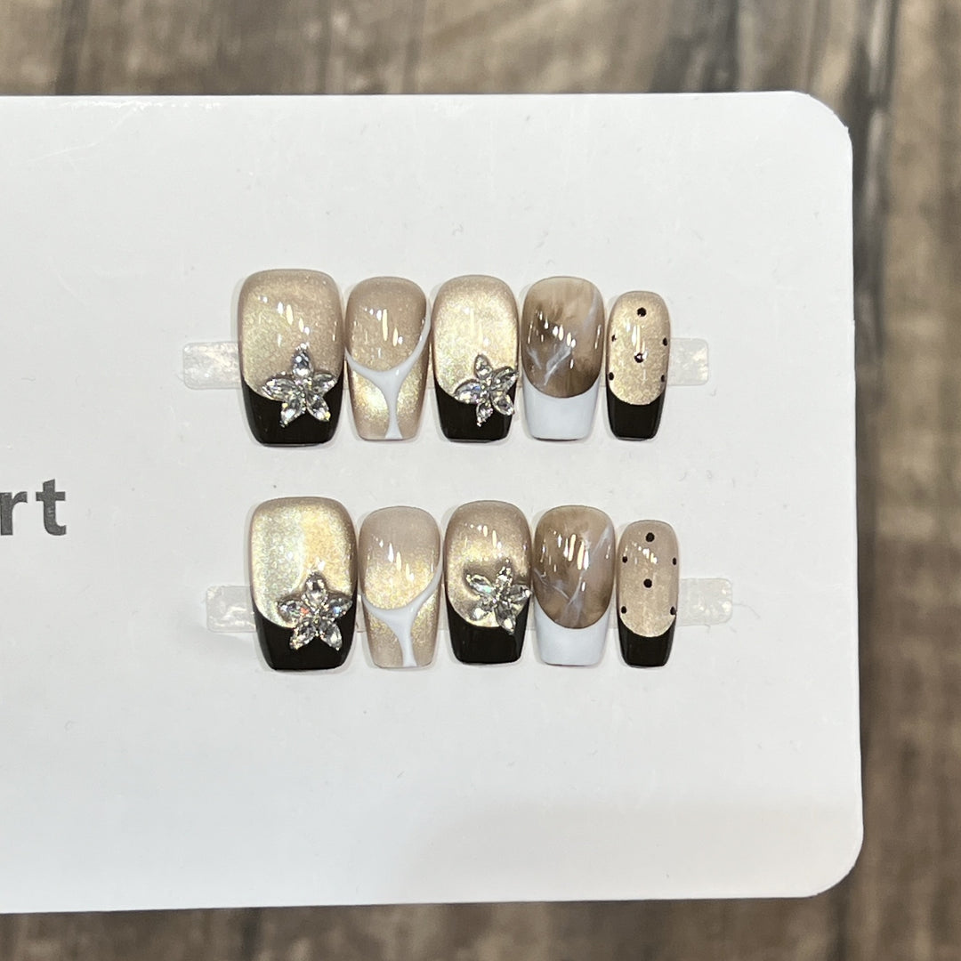 Elegantes Press-On Nail Art Set mit floralen Verzierungen Karnz