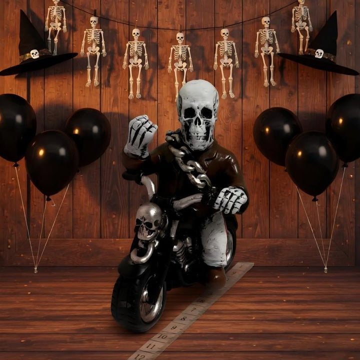 Gruselige Motorradfigur Karnz