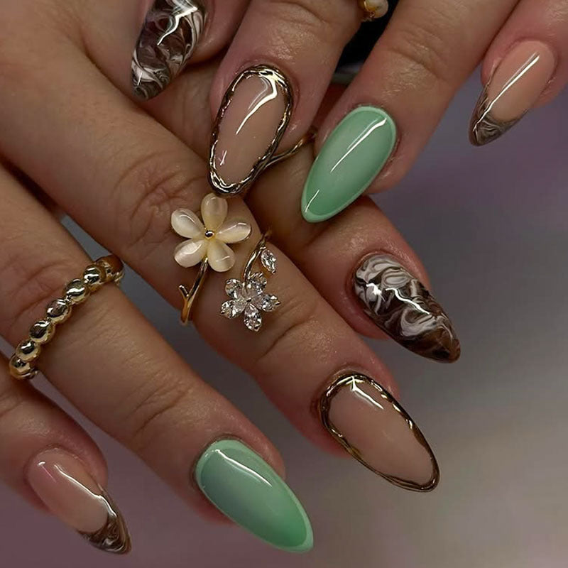Künstlerische Lange-Stiletto-Nagelverlängerungen