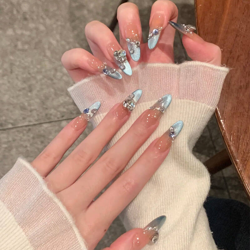Premium Glitzernde Press-On Nagelerweiterungen Karnz