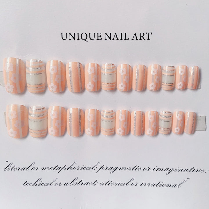Blumenmuster Druck-On-Nagelkunstset