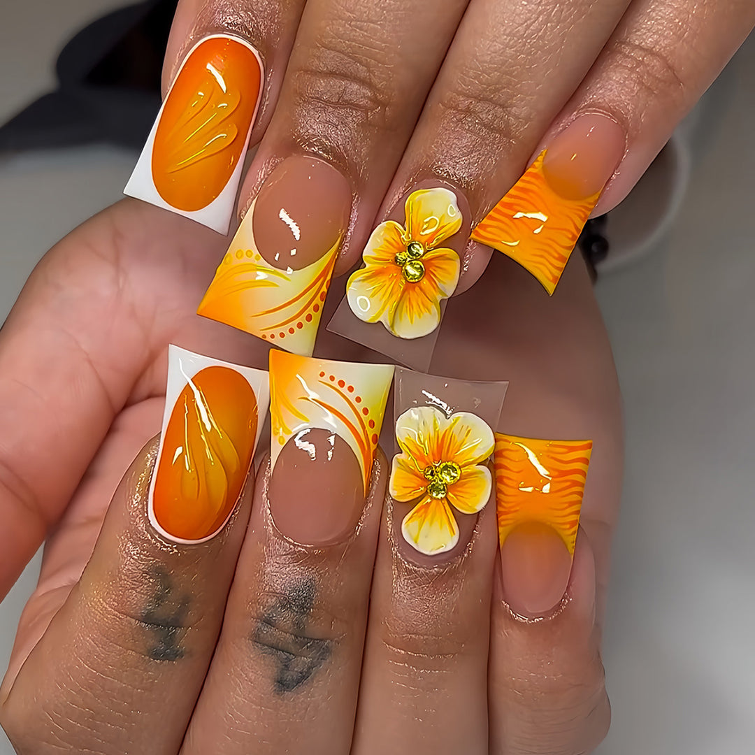 Künstlerisches Floral Press-On Nails Set Karnz
