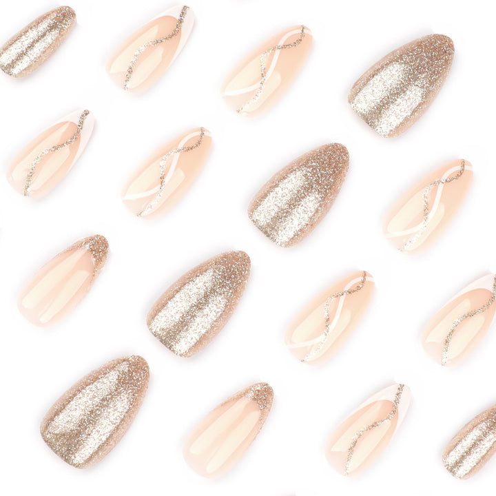 Kunstvolle Nagelkunst mit elegantem Gold-Design Karnz