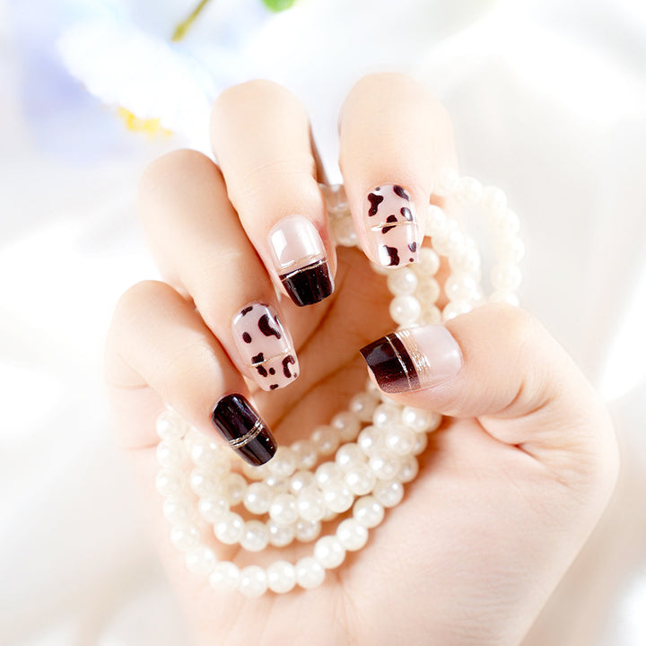 Künstlerisches Press-On Nagelkunst Set Karnz