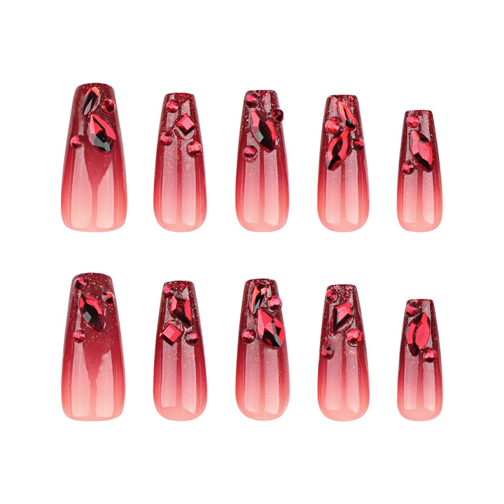 Glamouröse Nagelkunst mit Kristall-Design Karnz