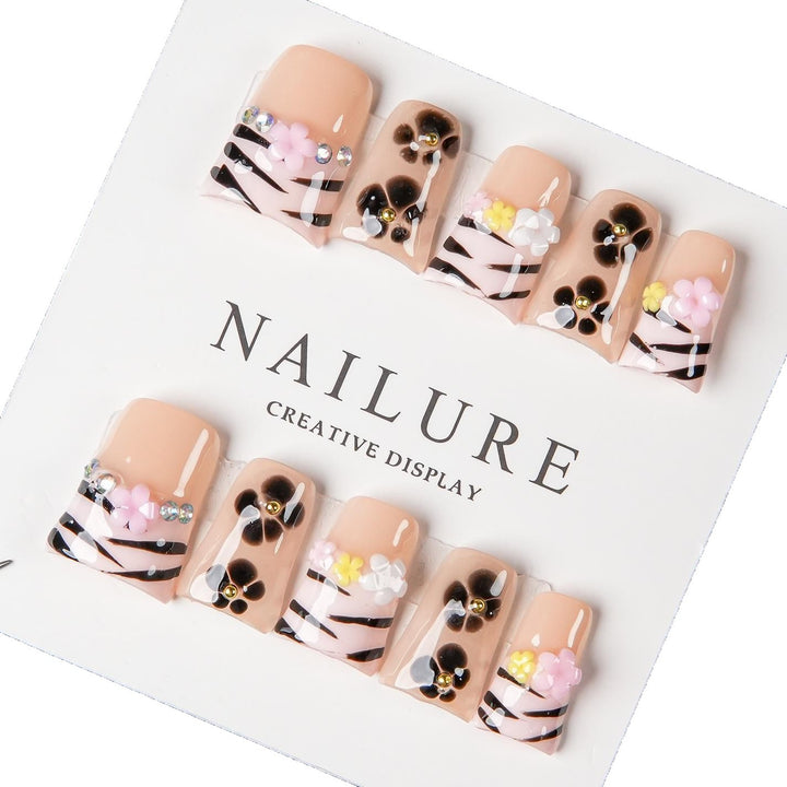 Künstlerisches dekoratives Press-On Nagelset