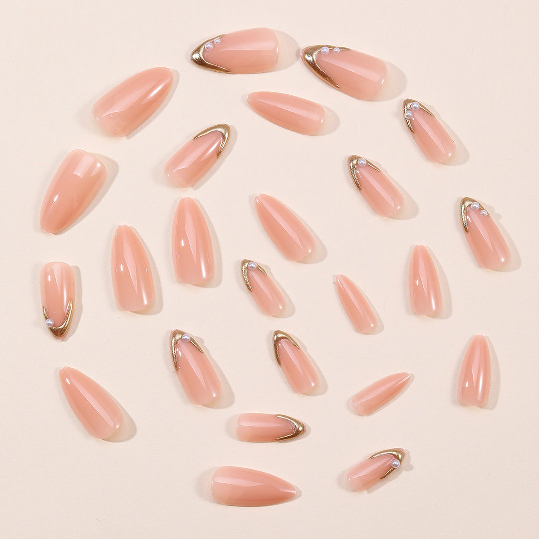 Elegante Stiletto-Nagelkunstverlängerungen mit Perlenakzenten Karnz