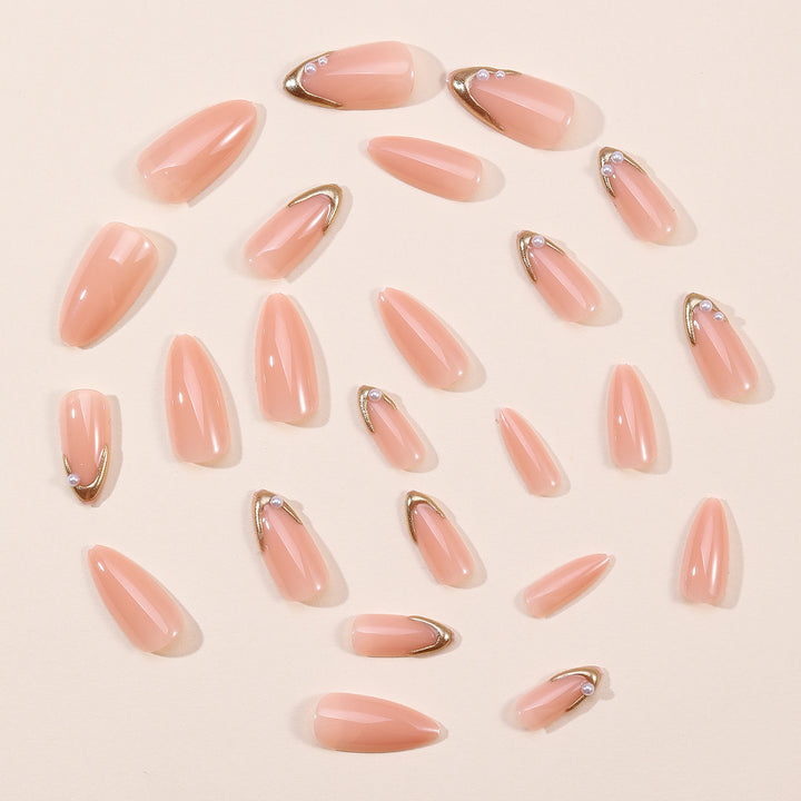 Elegante Stiletto-Nagelkunstverlängerungen mit Perlenakzenten Karnz