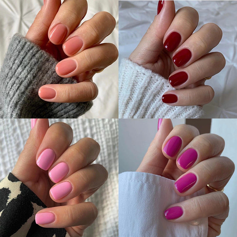 Elegante Kunstnägel mit Goldrand Karnz