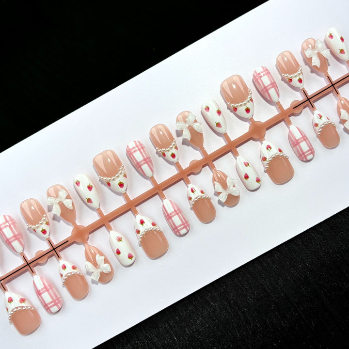 Elegantes dekoratives Press-On-Nagelset 1790746208