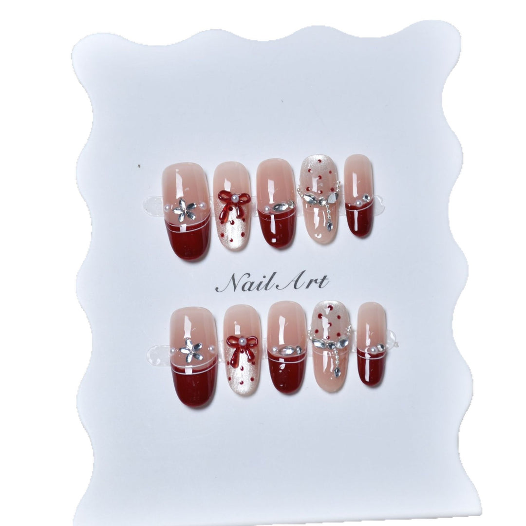Eleganter festlicher Press-On-Nagelset Karnz