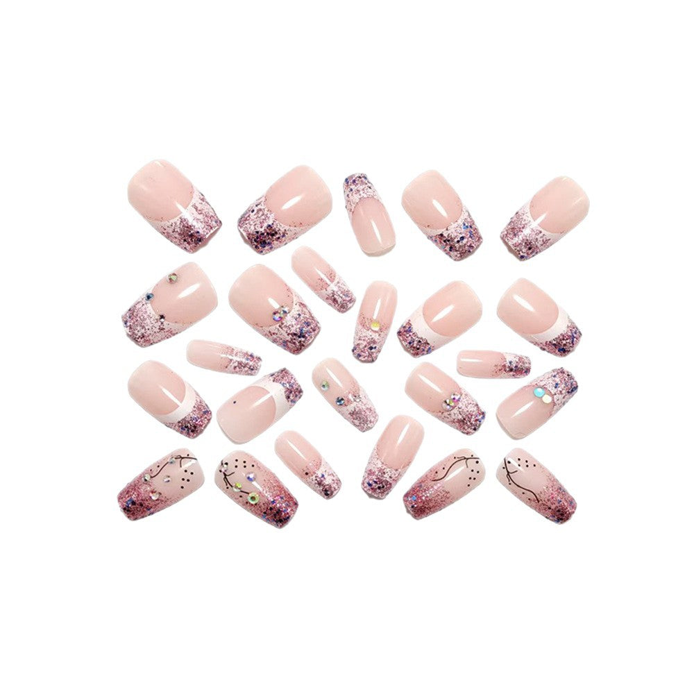 Glitzernde Kunstnägel mit Elegante Spitze und Funkelnden Akzenten Karnz