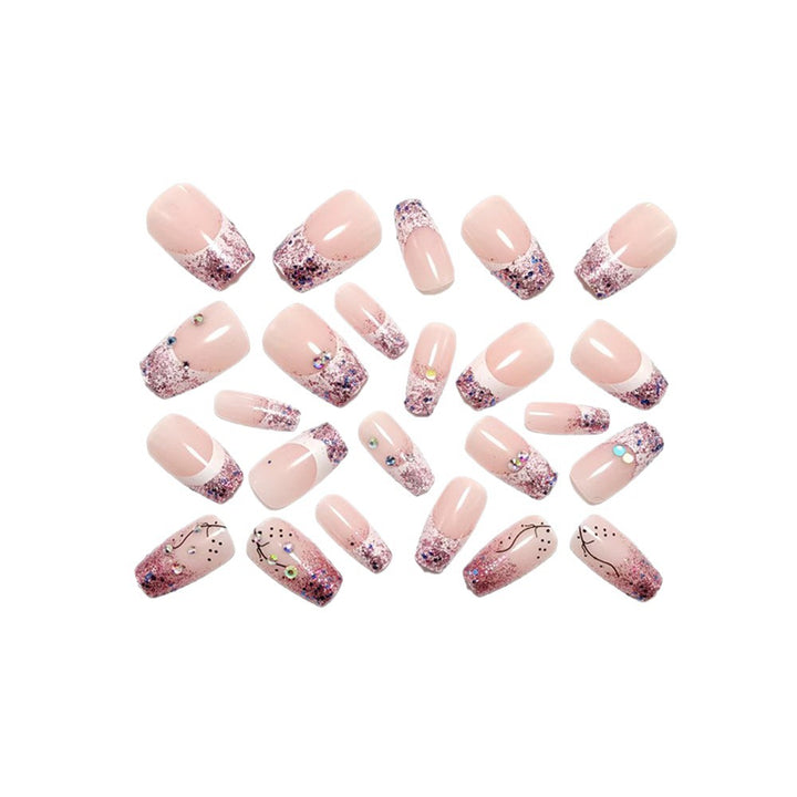 Glitzernde Kunstnägel mit Elegante Spitze und Funkelnden Akzenten Karnz
