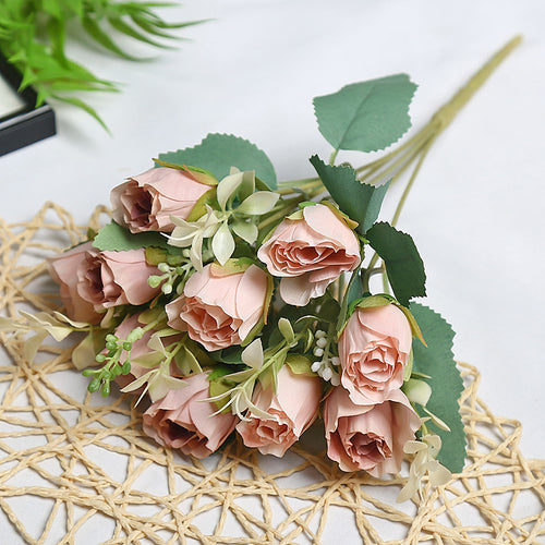 Künstlicher Blumenstrauß für die Wohnkultur