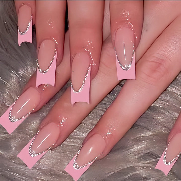 Kunstnagelset mit eleganten Glitzerverzierungen Karnz